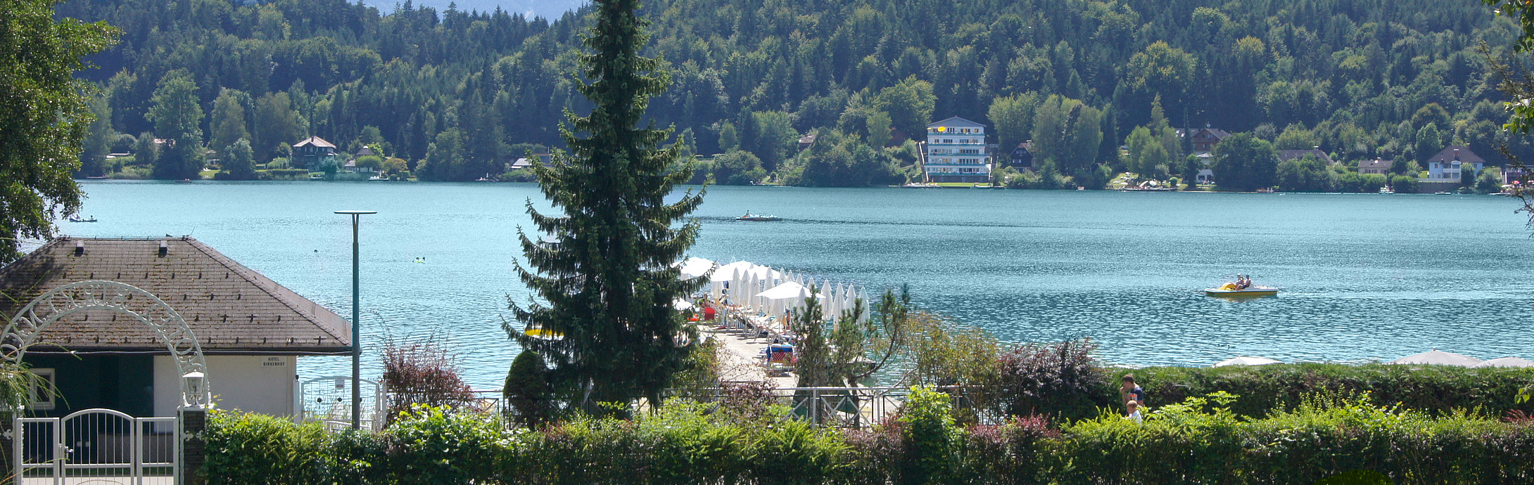 Gartenanlage mit Aussicht auf den Klopeiner See