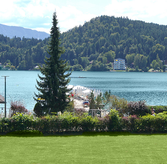 Gartenanlage mit Aussicht auf den Klopeiner See